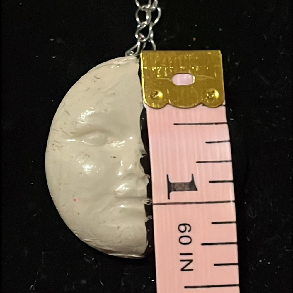 Black and White Pendant Necklace - Picture 16 of 16